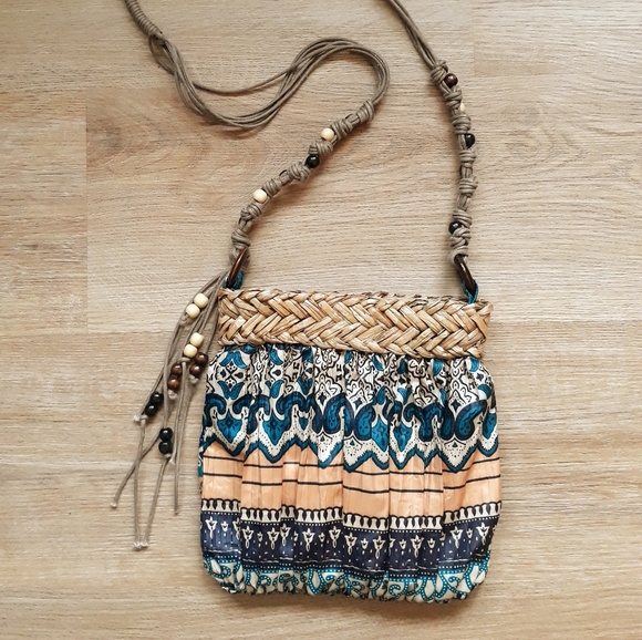 Sun 'N' Sand Boho Multicolor Straw Top Crossbody Bag - Picture 3 of 11
